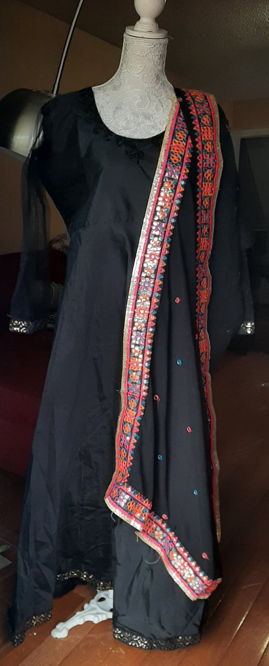 Black Long Gown- Embroidered Dupatta @ DressingStylesCA.com