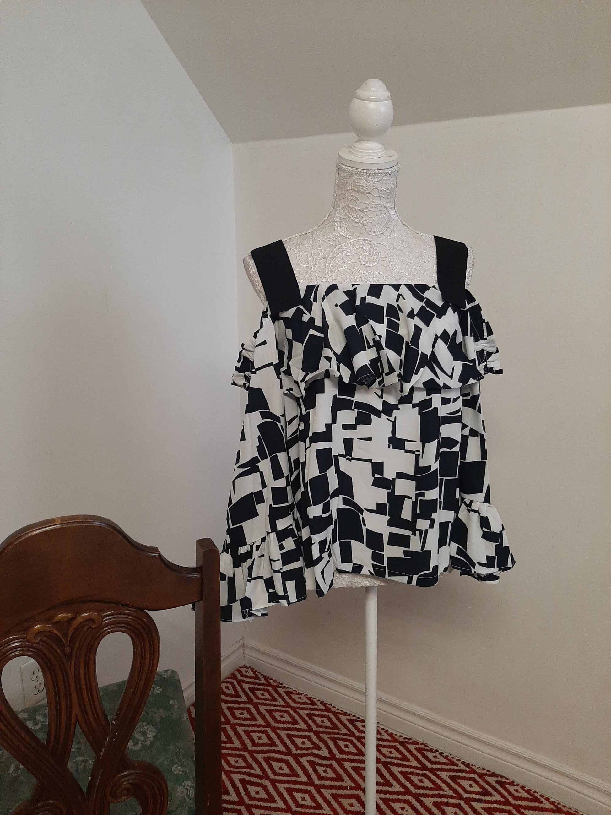 Black & White Block Abstract Print Top @ DressingStylesCA.com