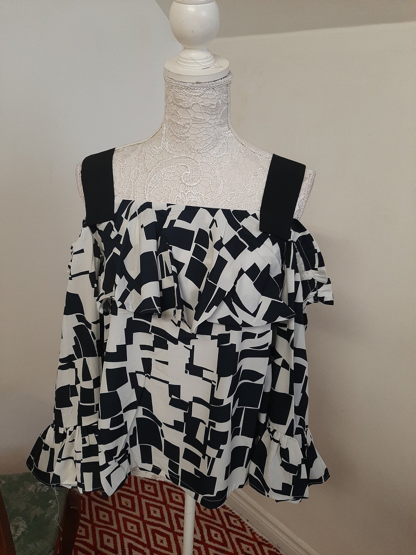 Black & White Block Abstract Print Top @ DressingStylesCA.com