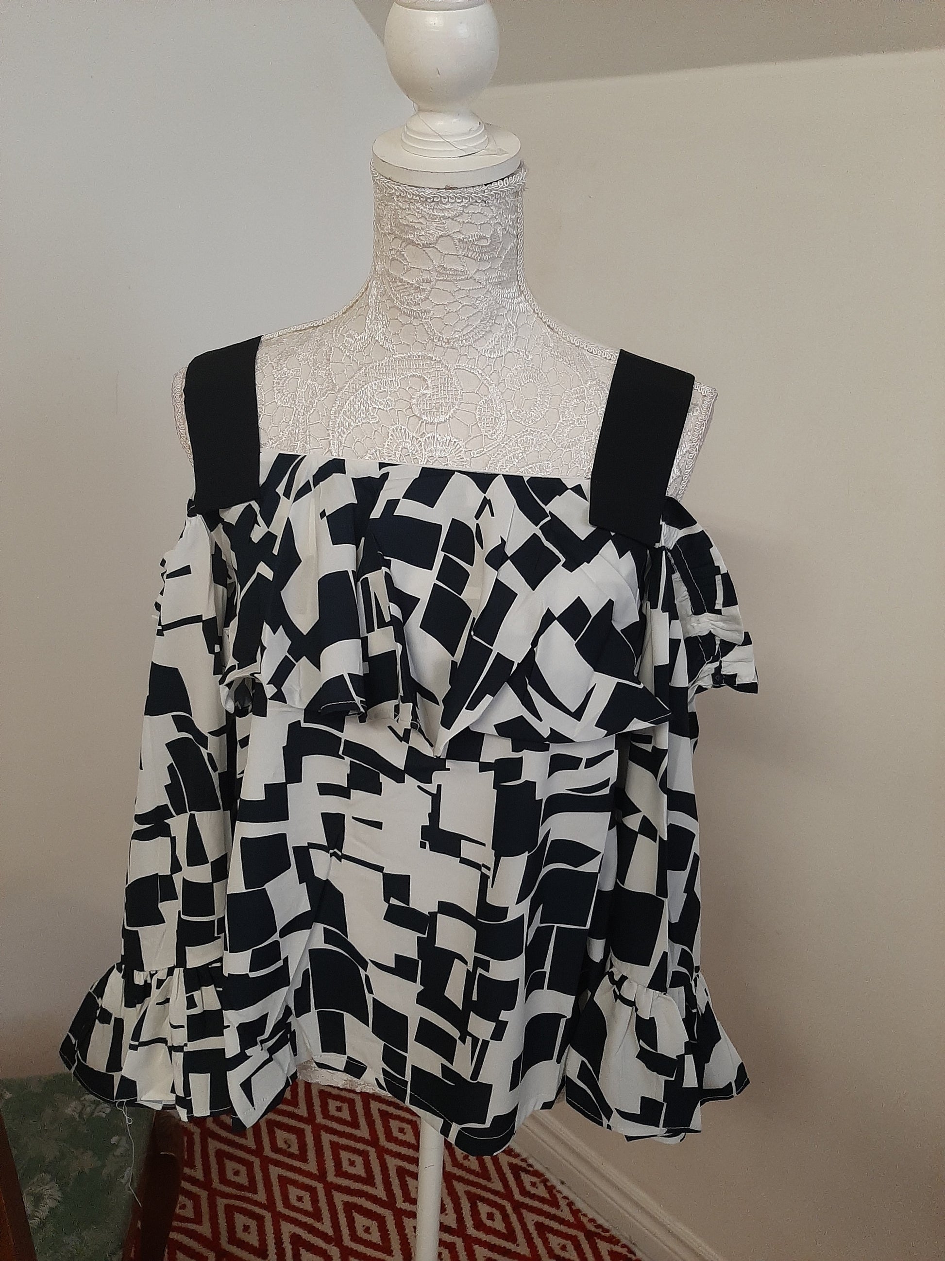 Black & White Block Abstract Print Top @ DressingStylesCA.com
