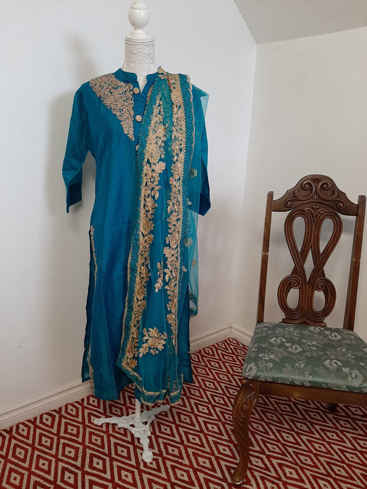 Designer Kurta with Heavy Net Dupatta @ DressingStylesCA.com