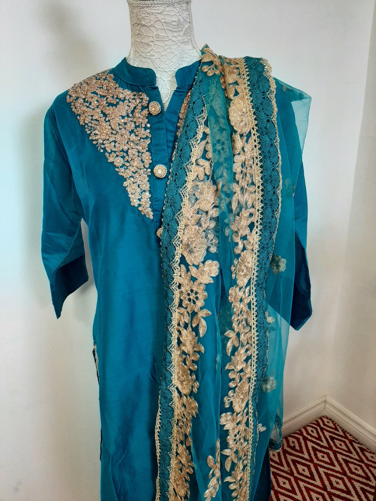 Designer Kurta with Heavy Net Dupatta @ DressingStylesCA.com