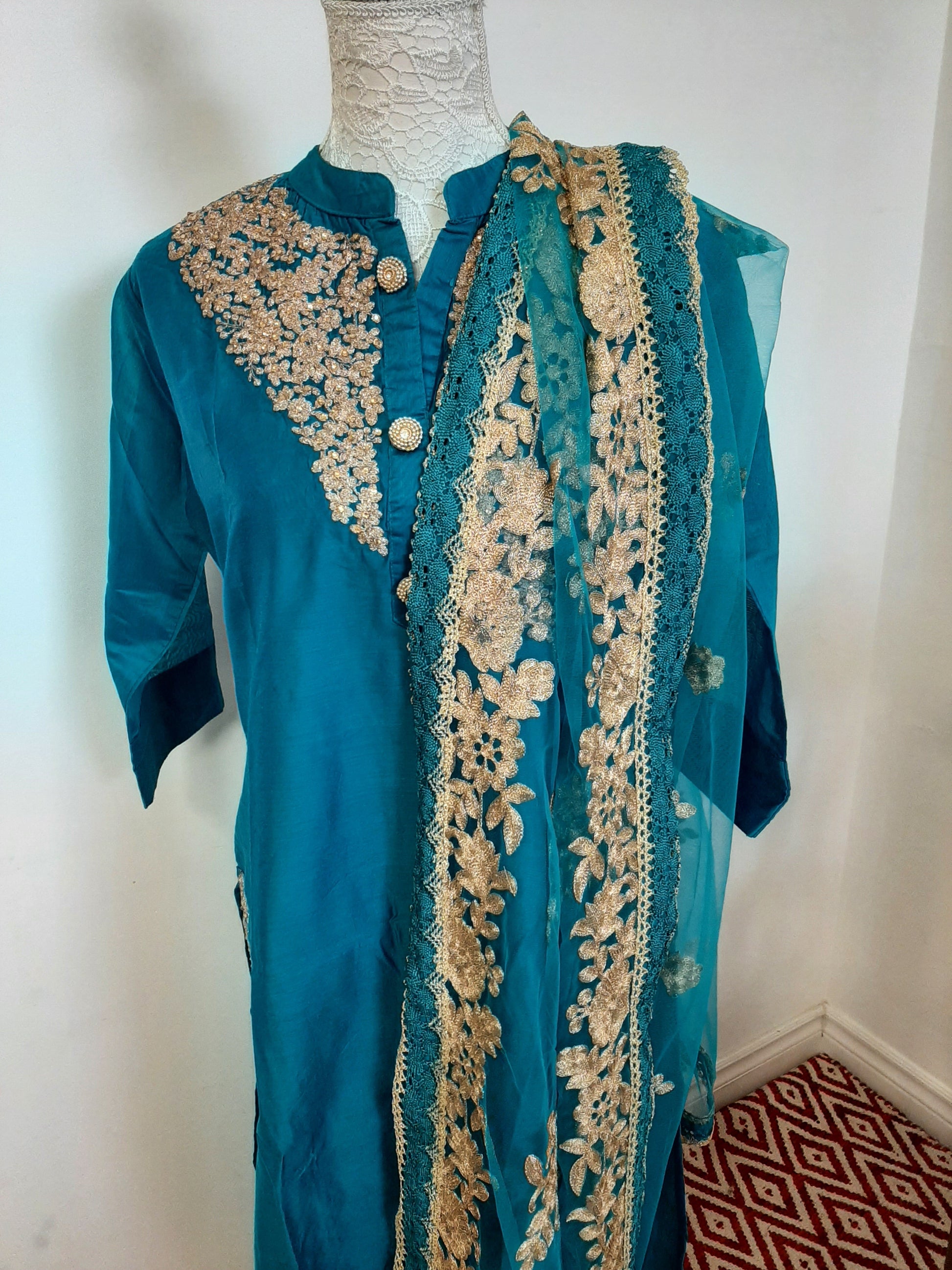 Designer Kurta with Heavy Net Dupatta @ DressingStylesCA.com
