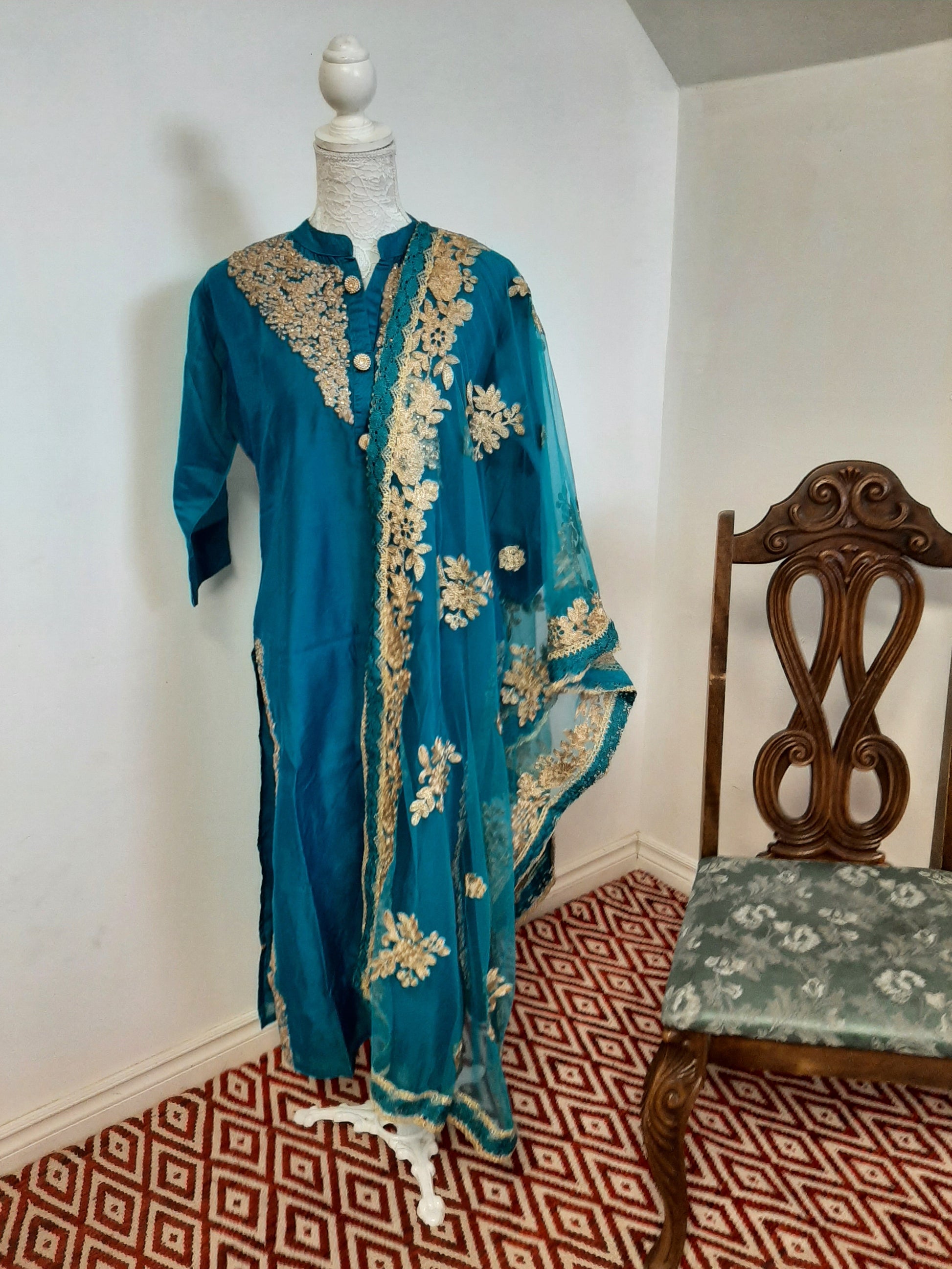 Designer Kurta with Heavy Net Dupatta @ DressingStylesCA.com