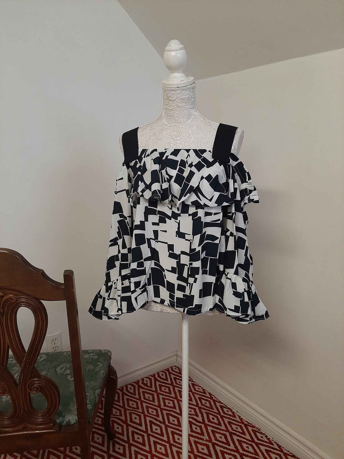 Black & White Block Abstract Print Top @ DressingStylesCA.com